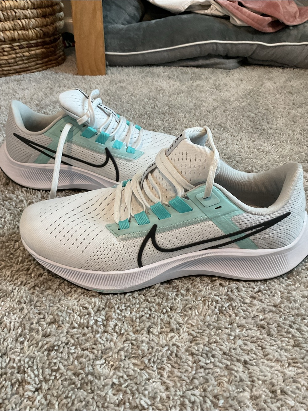 Nike AIR ZOOM PEGASUS 38–W- size 9.5 Running Shoes - Wht,Teal, Blk (item 0010)